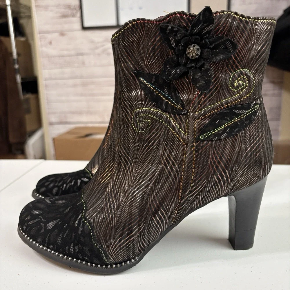 Spring Step L' Artiste Ignited Booties 39/9 Black Lace Floral Side Zip Victorian
